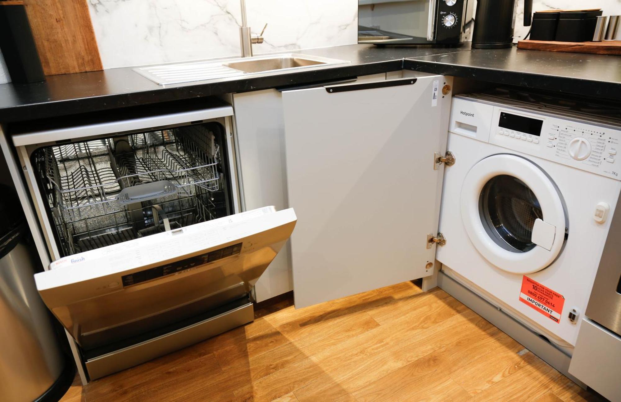 New Luxury In Location Next To Shops, Cafes, Bars & Metro Appartement Londres