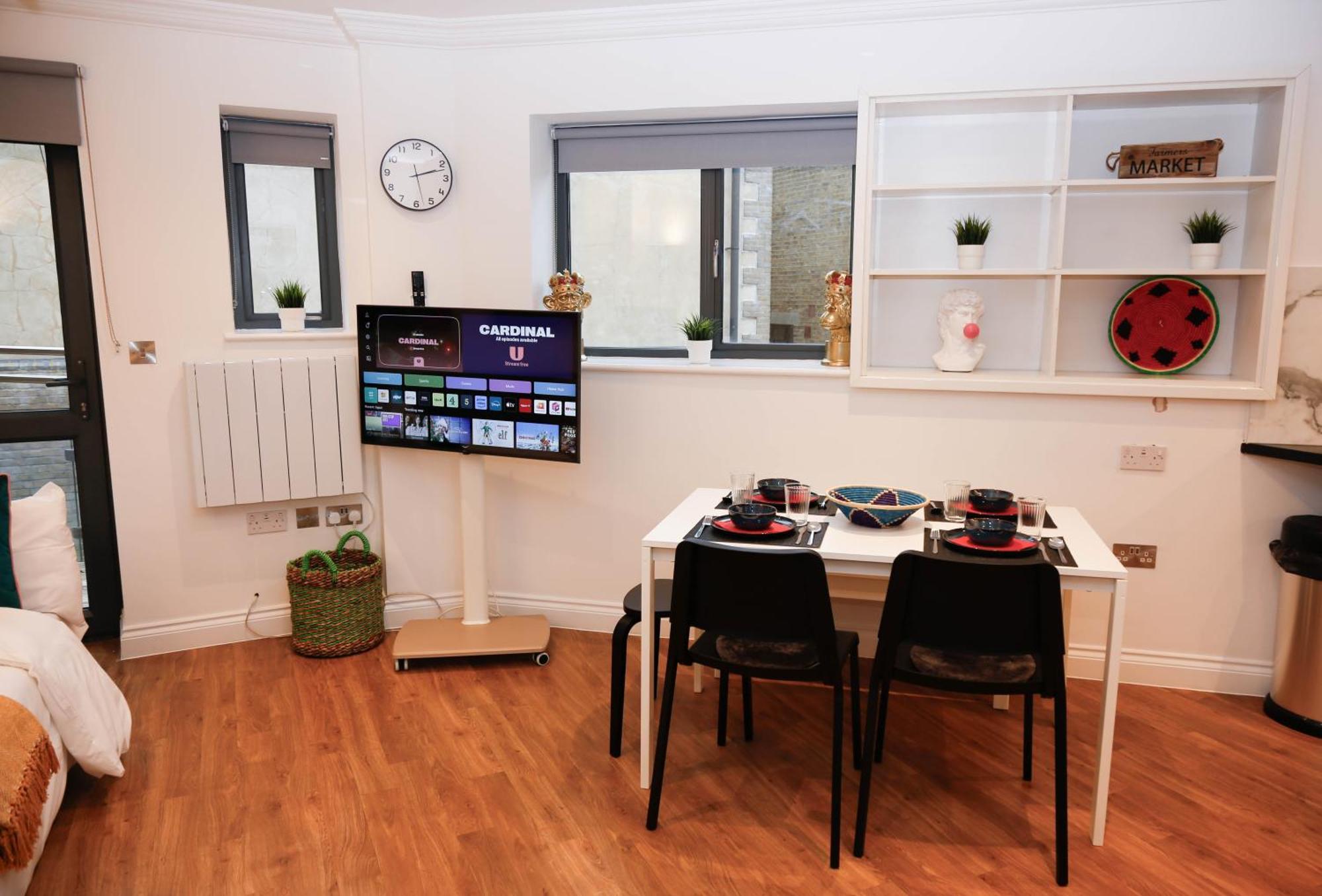 New Luxury In Location Next To Shops, Cafes, Bars & Metro Londres