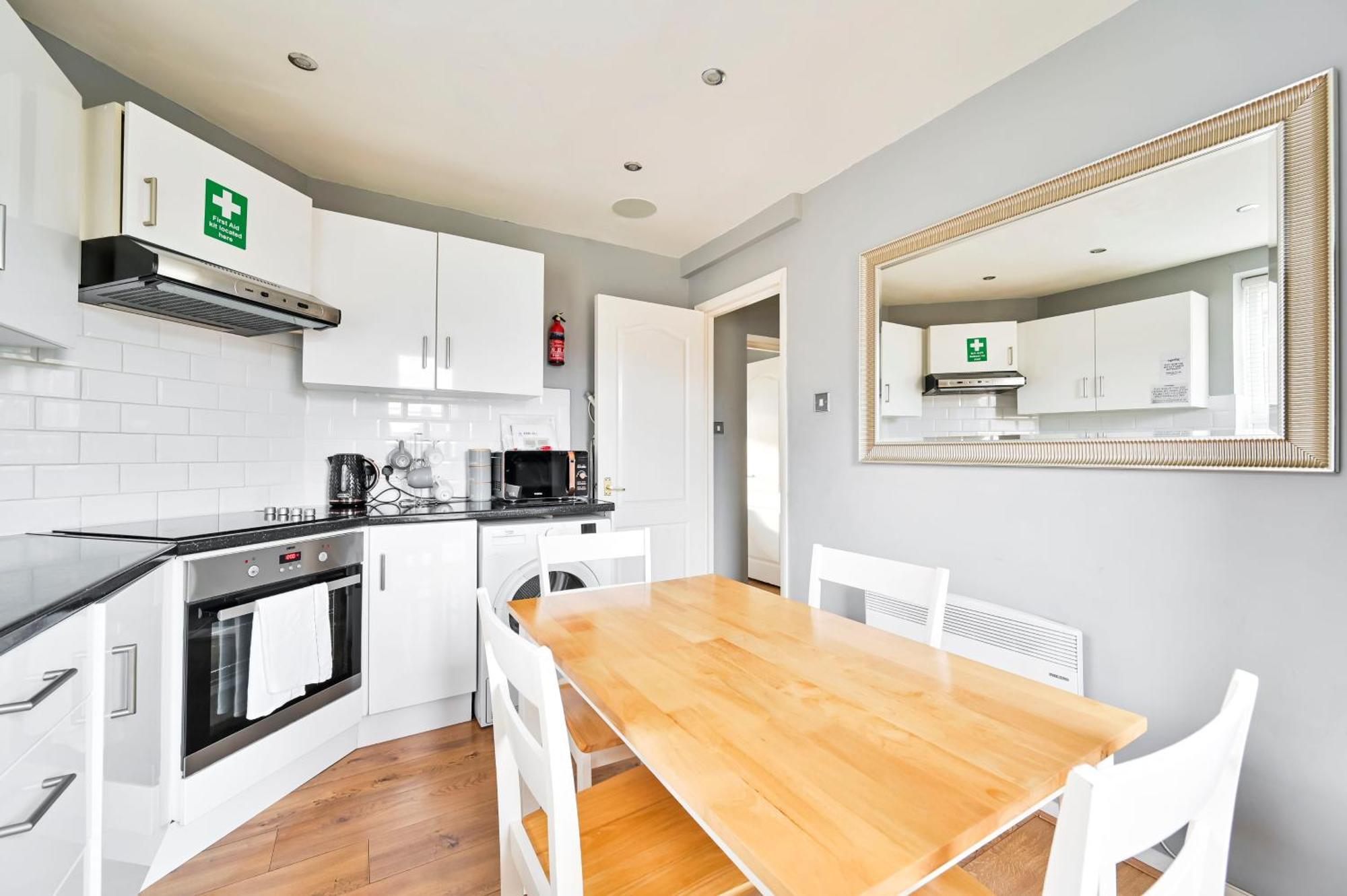Cosy 1-Bed E15, Sleeps 4, 1 Min From Tube Station Near O2 Arena * Londres