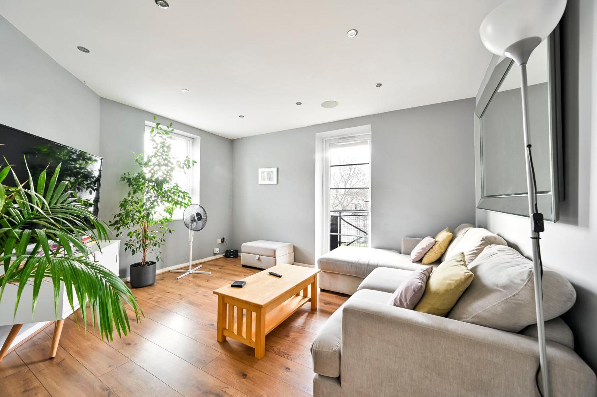 Cosy 1-Bed E15, Sleeps 4, 1 Min From Tube Station Near O2 Arena * Londres