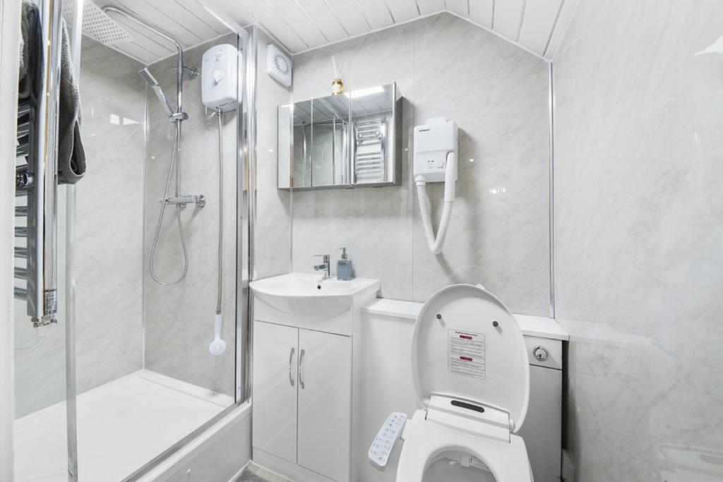 E15stratford 3bed 2bath Parking