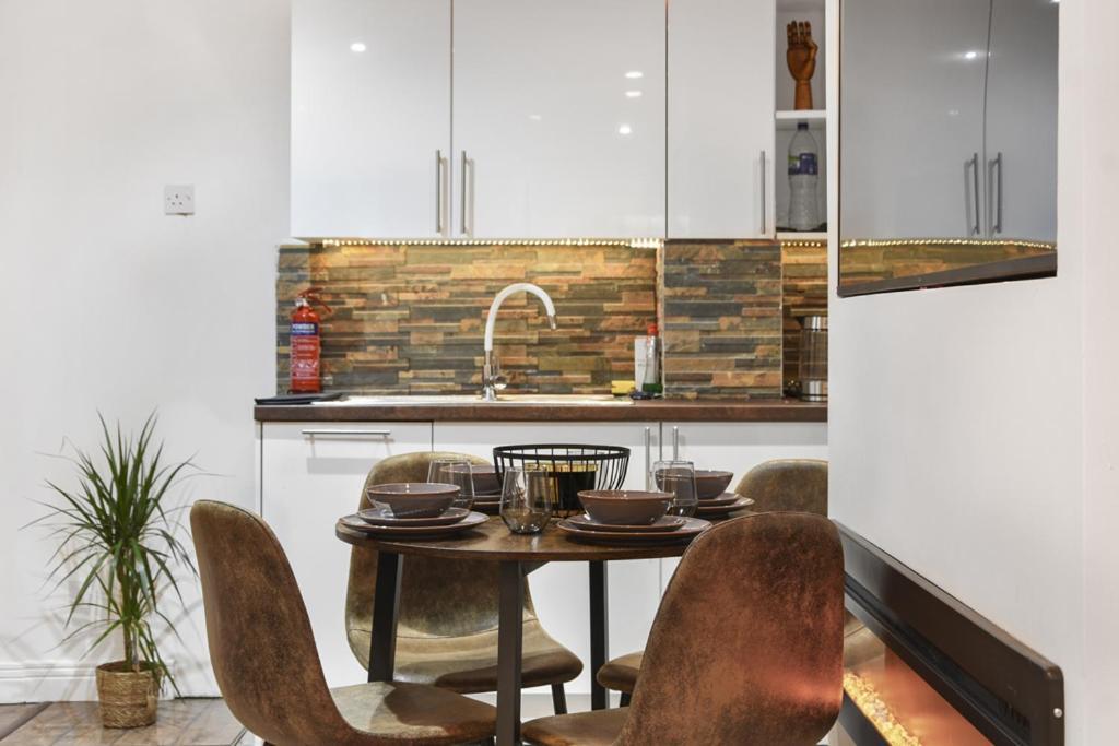 E15stratford 3bed 2bath Parking Appartement