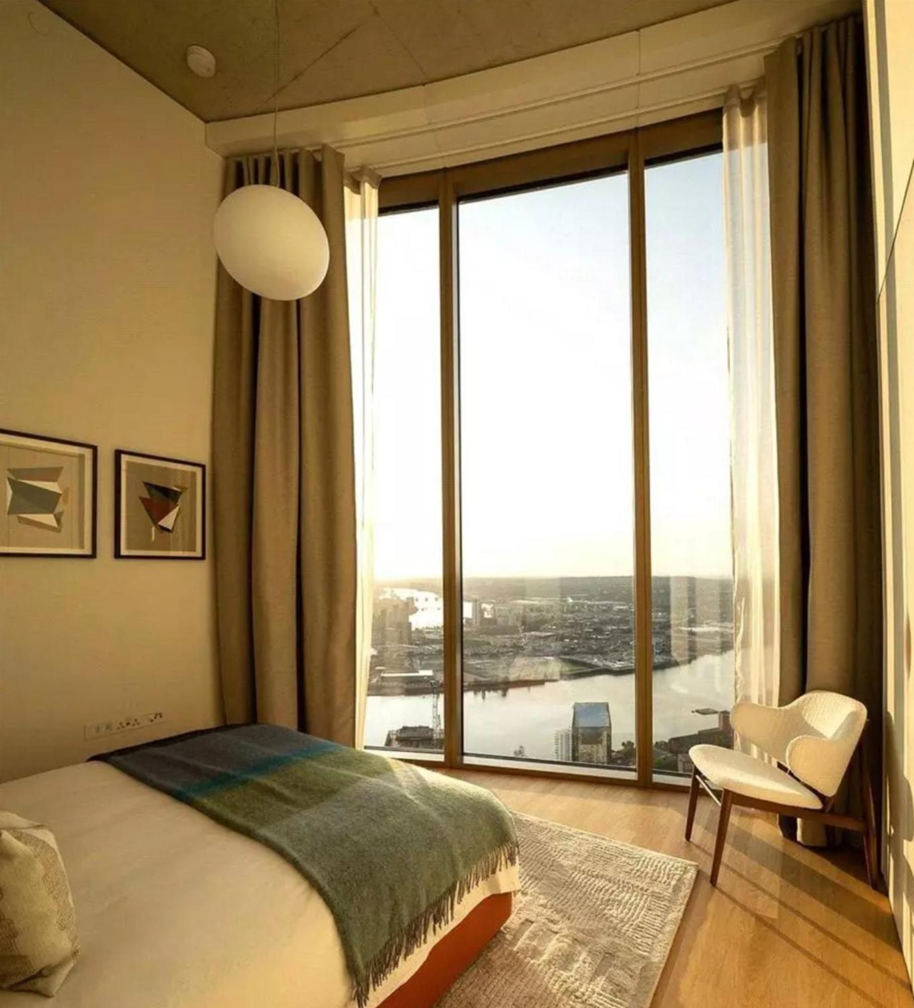 Two Bedrooms Penthouse One Park Drive, Canary Wharf * Londres
