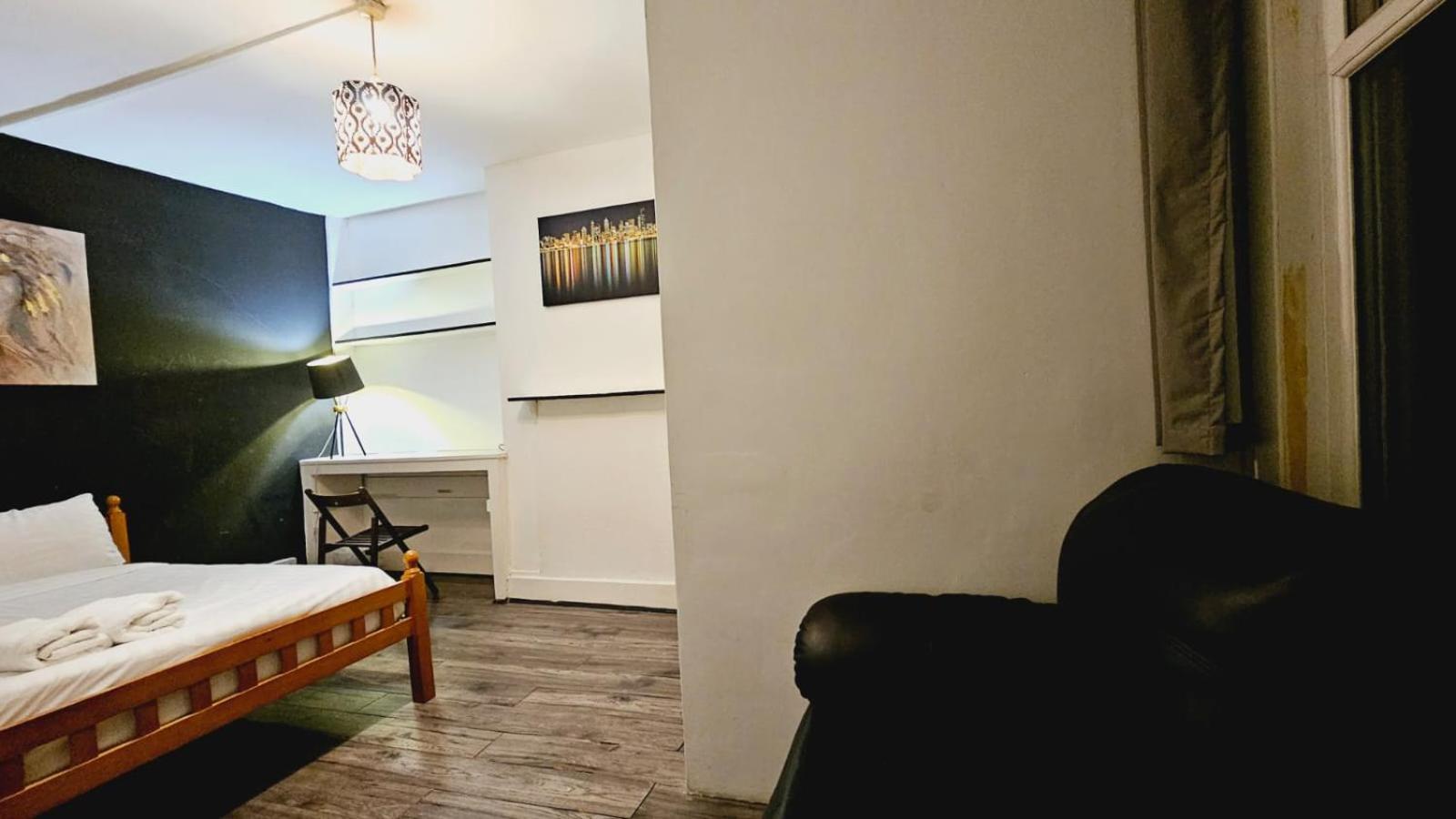 Twenty One Bed & Breakfast London
