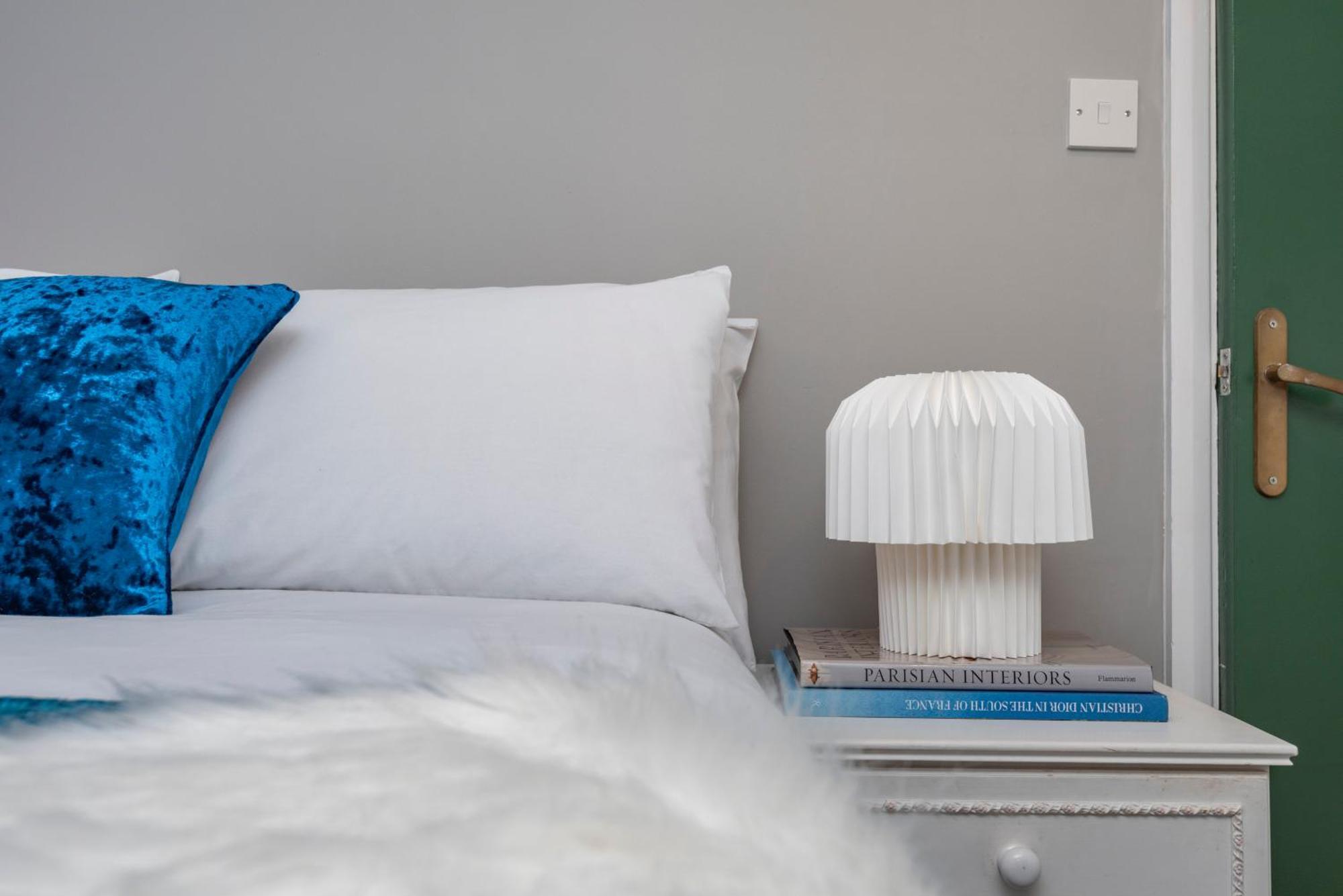 Chic 1-bed Garden Flat, London, Convenient For Tower Bridge, Great Public Transport