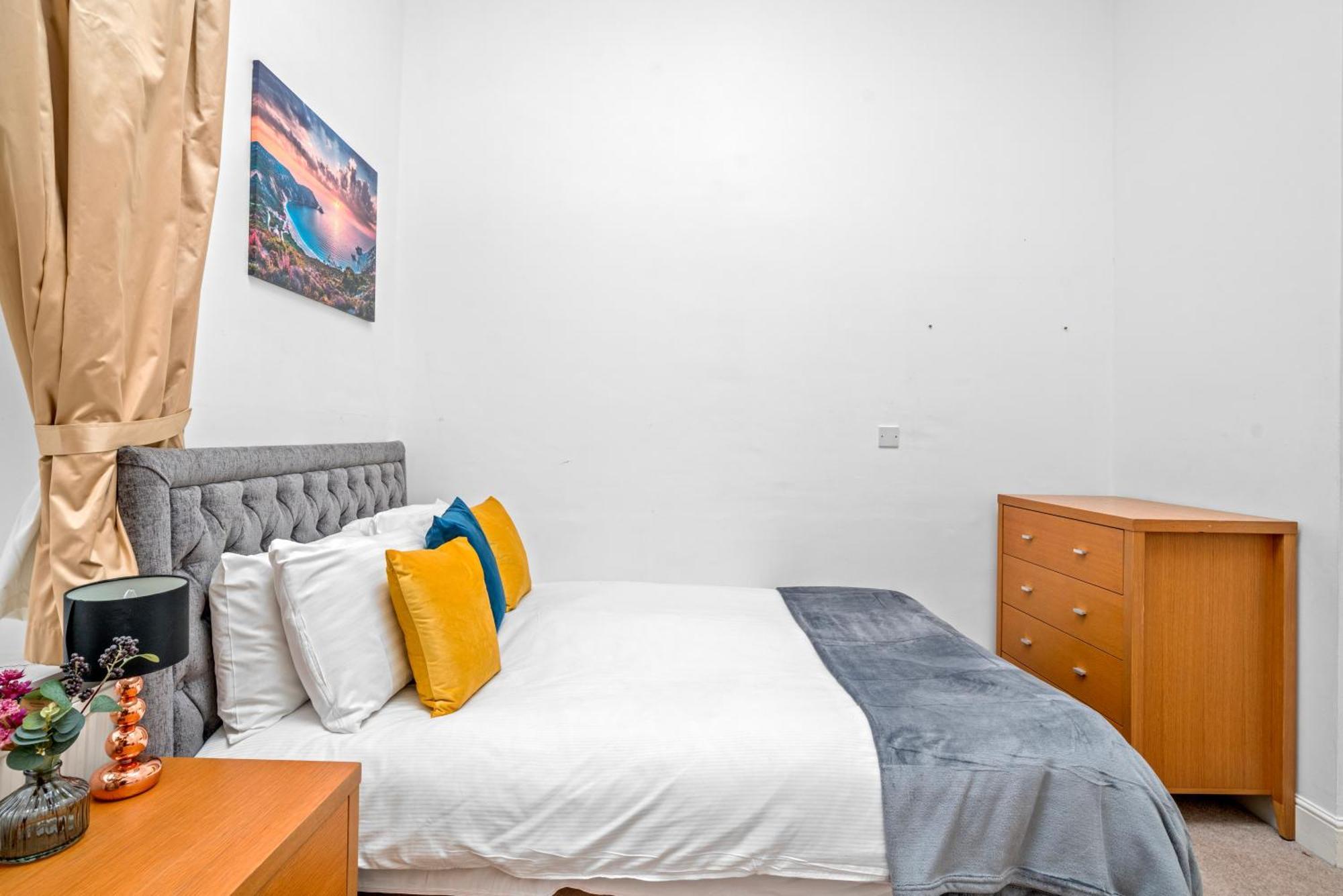 Canary Wharf - Spacious Near Excel Exhibition Centre, O2 Arena, Airport, Free Parking & Wifi Londen