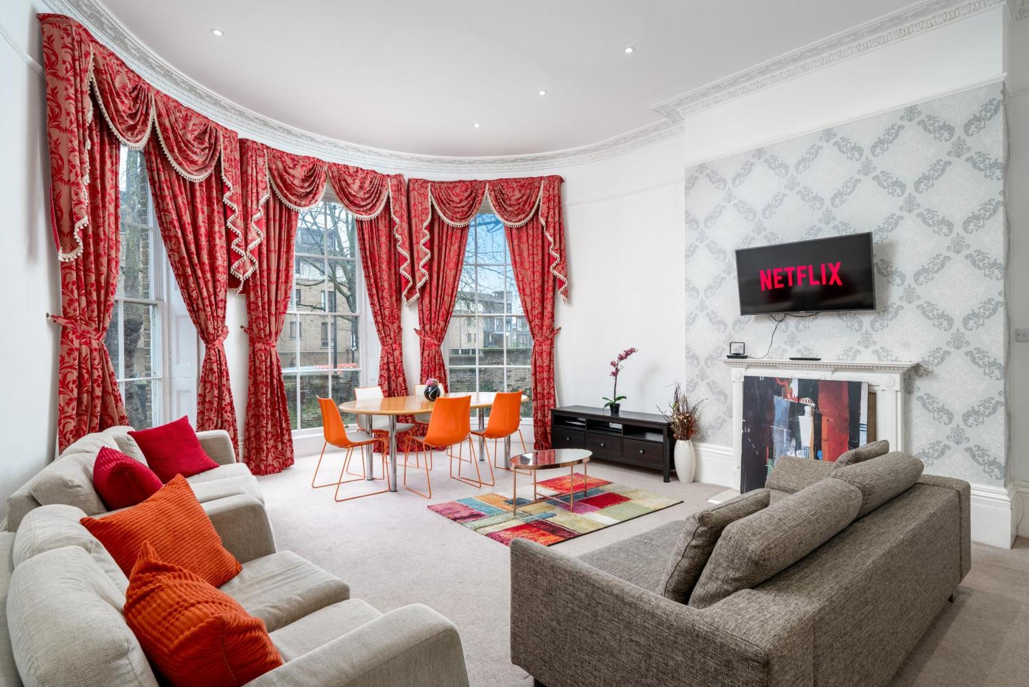 Canary Wharf - Spacious Near Excel Exhibition Centre, O2 Arena, Airport, Free Parking & Wifi *
