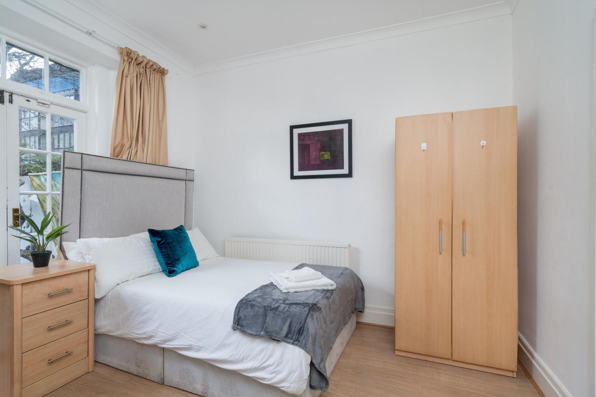 Canary Wharf - Spacious Near Excel Exhibition Centre, O2 Arena, Airport, Free Parking & Wifi