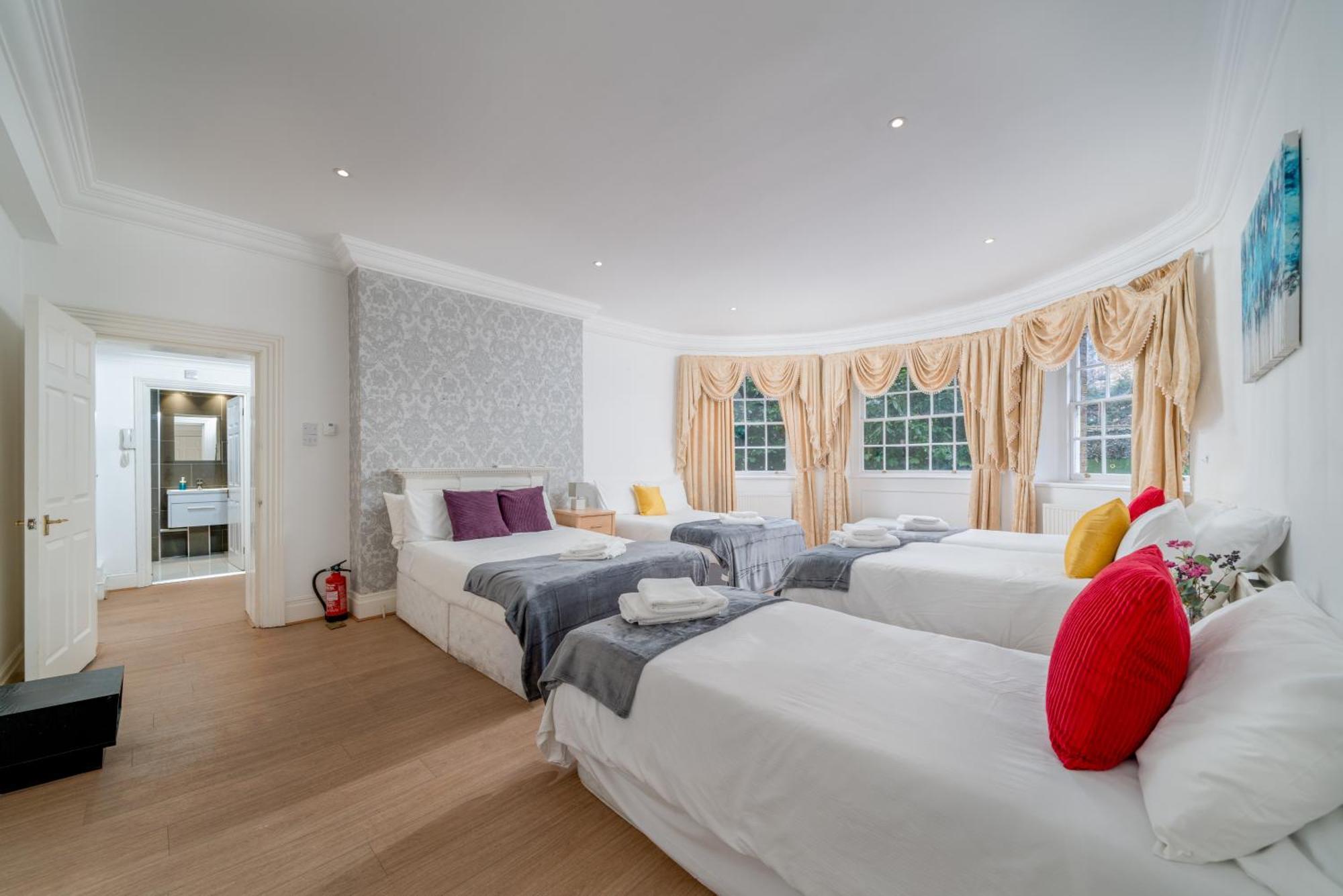 Canary Wharf - Spacious Near Excel Exhibition Centre, O2 Arena, Airport, Free Parking & Wifi