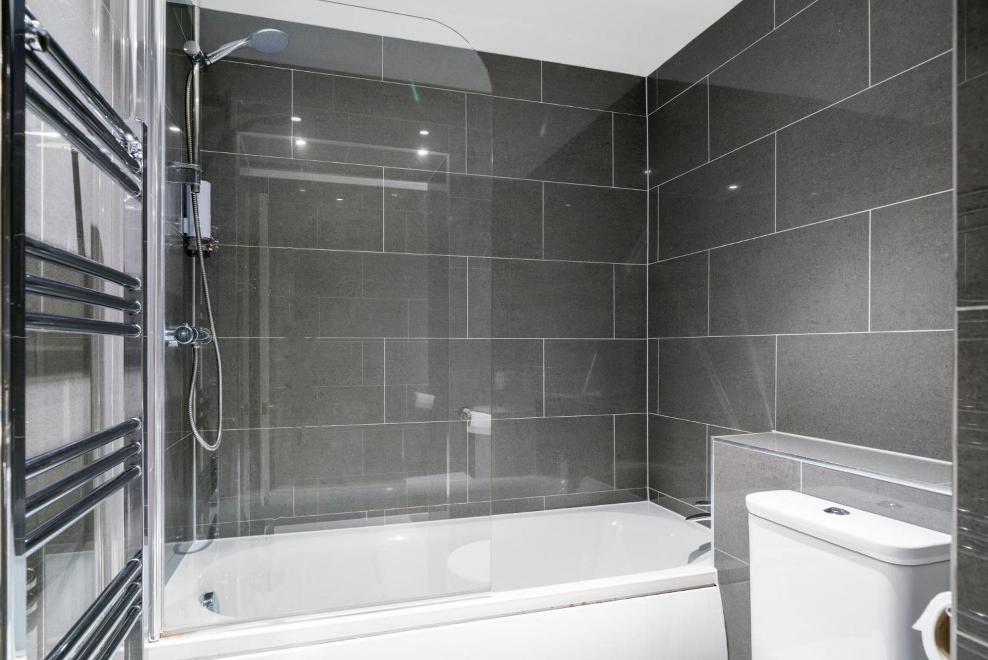 Canary Wharf - Spacious Near Excel Exhibition Centre, O2 Arena, Airport, Free Parking & Wifi Londen