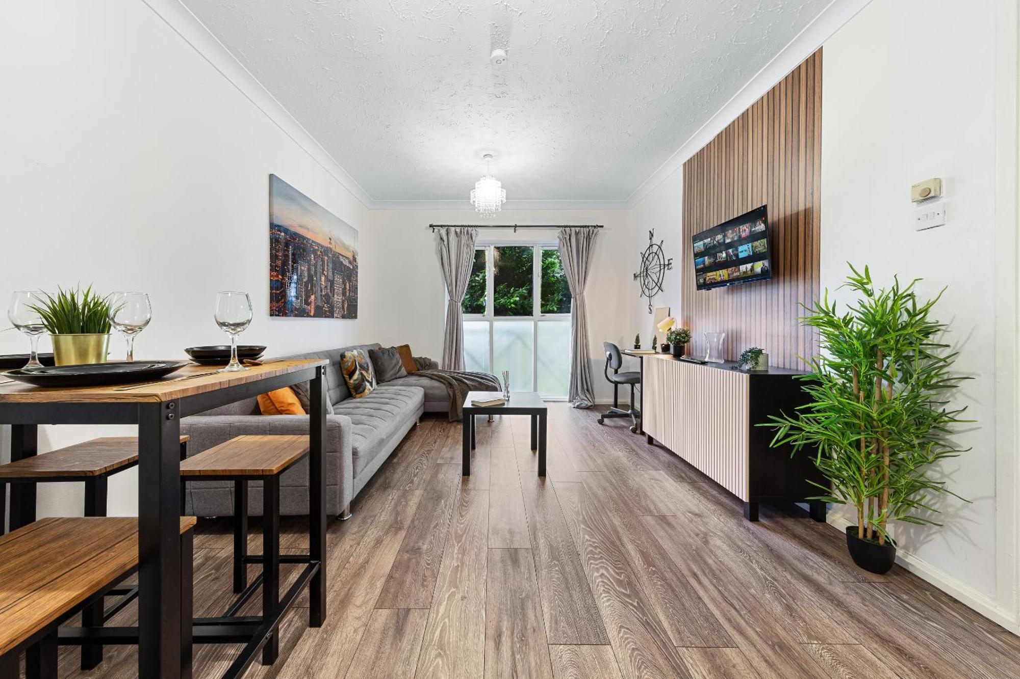 Elegant & Cozy Fbs Downtown Flat