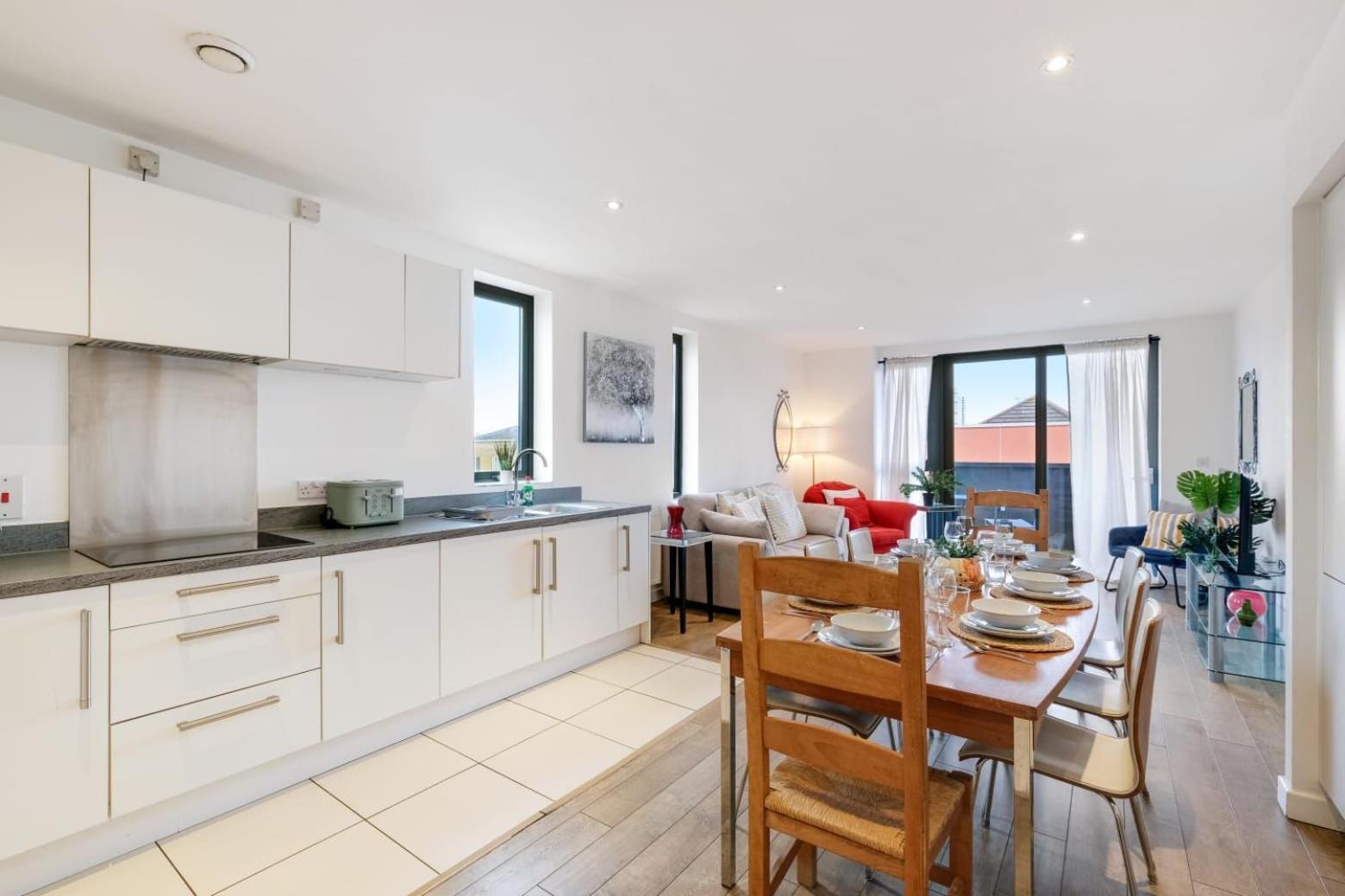 Modern 3-bedroom, 1-bathroom In East Apartamento