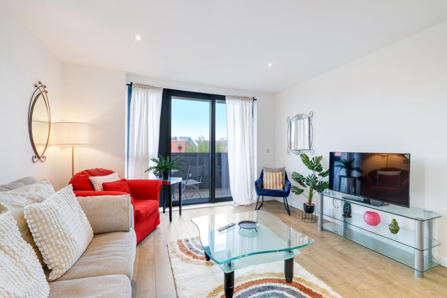 Modern 3-bedroom, 1-bathroom In East Apartamento