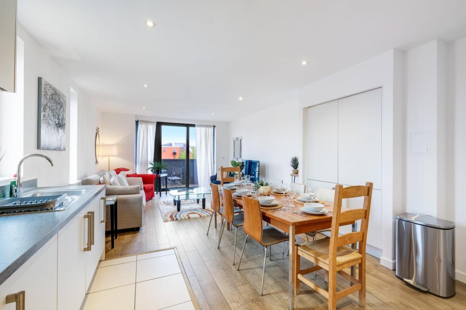 Apartamento Modern 3-bedroom, 1-bathroom In East