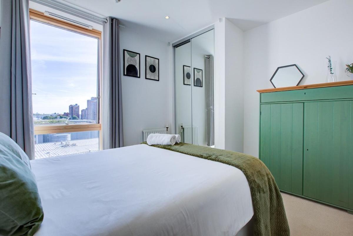Modern 1-bed Entire Apartment, Zone 2 Londres