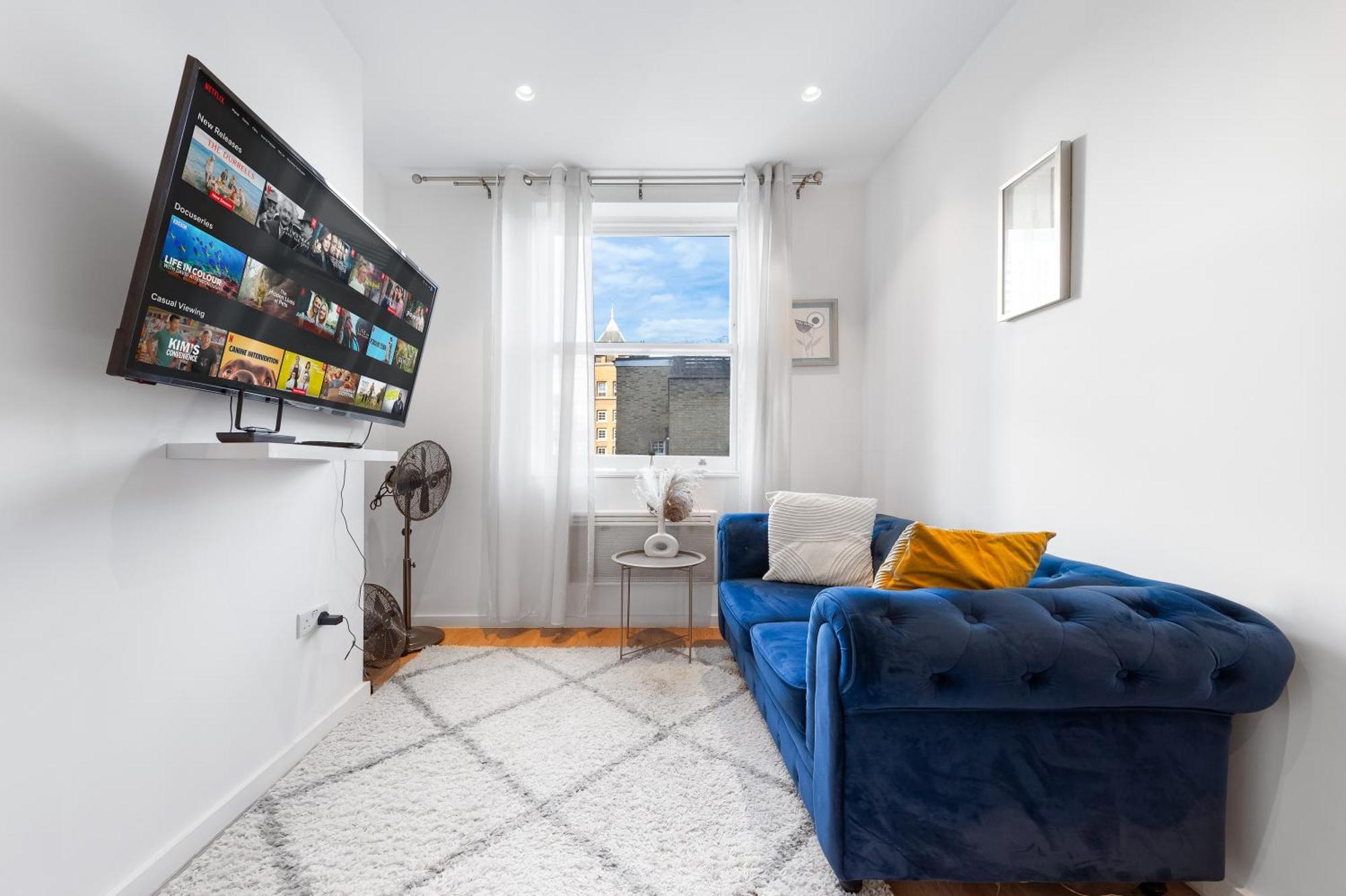 Modern Luxury Next To Aldgate East Station And Tower Of * Londres
