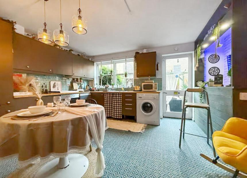 Сasa de vacaciones 2bed Garden House W/hot Tub, Sauna & Cinema *