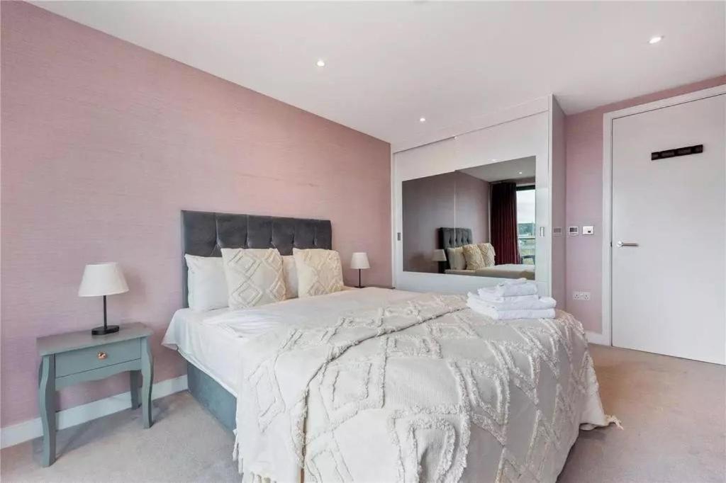 Londwell, Spitalfields & Brick Lane Luxury Balcony Penthouse Apartment London
