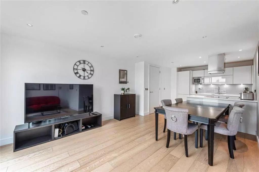 Londwell, Spitalfields & Brick Lane Luxury Balcony Penthouse Apartment