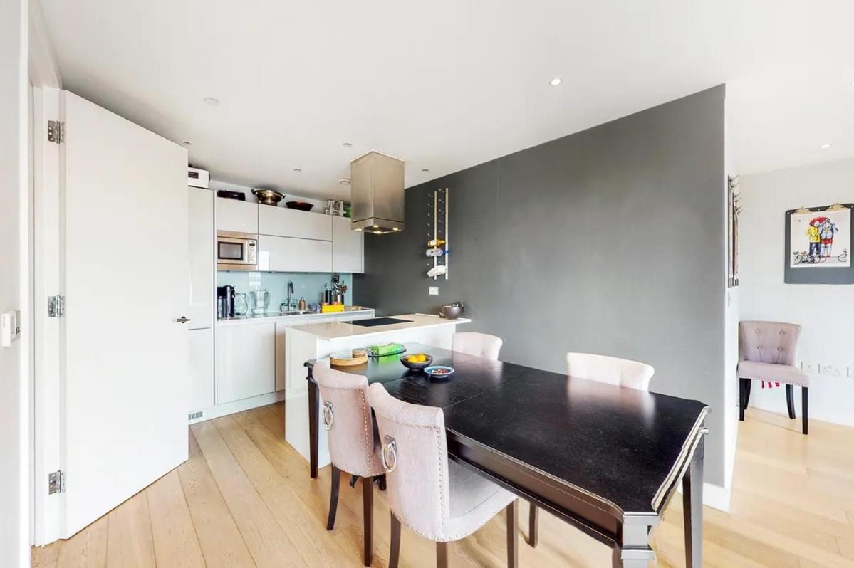 Londwell, Spitalfields & Brick Lane Luxury Balcony Penthouse *