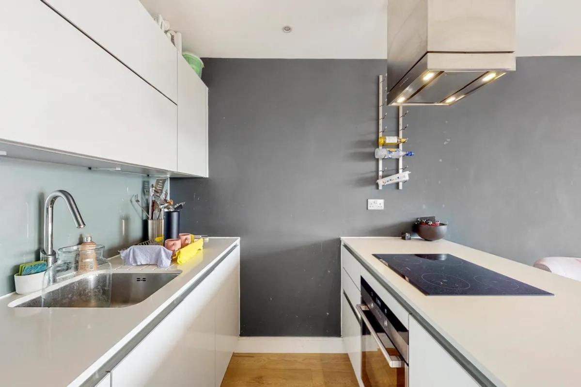 Londwell, Spitalfields & Brick Lane Luxury Balcony Penthouse Apartment *