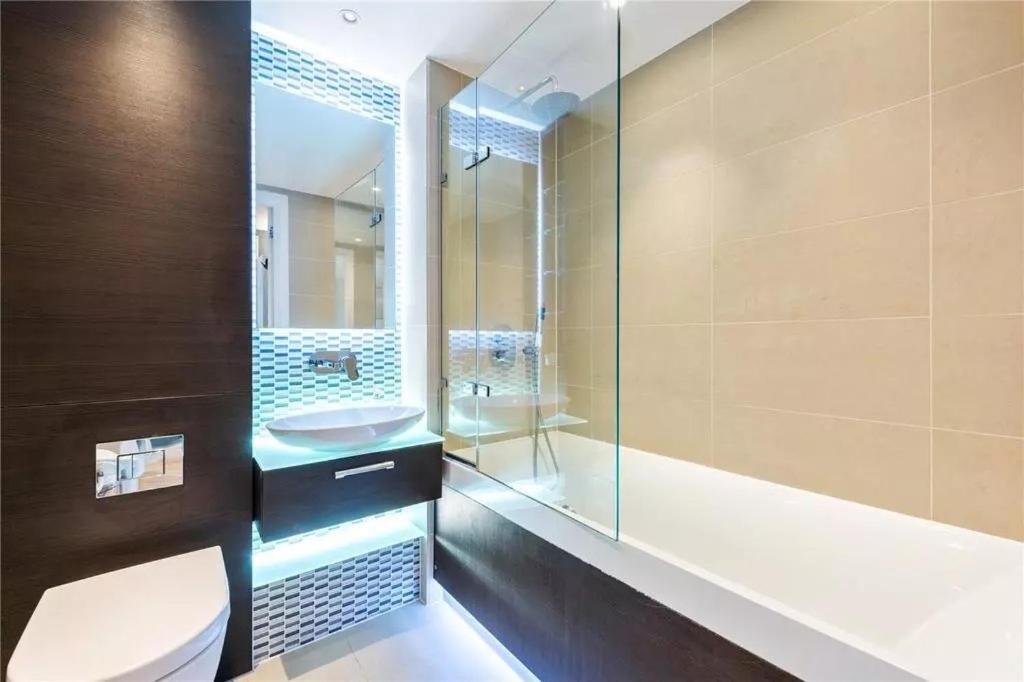 Londwell, Spitalfields & Brick Lane Luxury Balcony Penthouse Apartment London