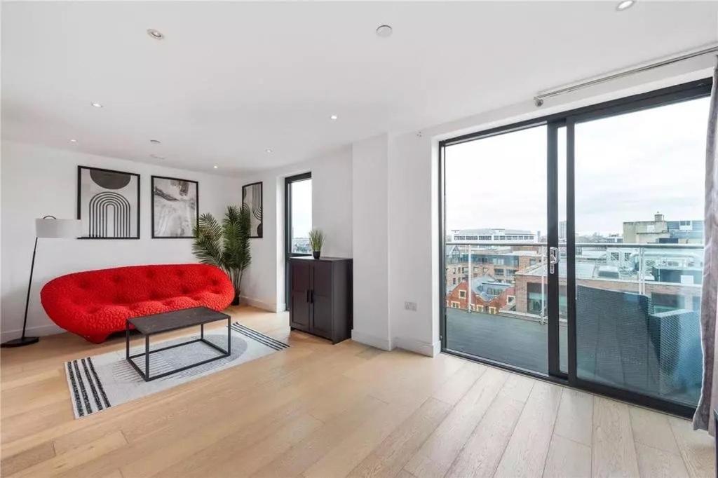 Londwell, Spitalfields & Brick Lane Luxury Balcony Penthouse Apartment