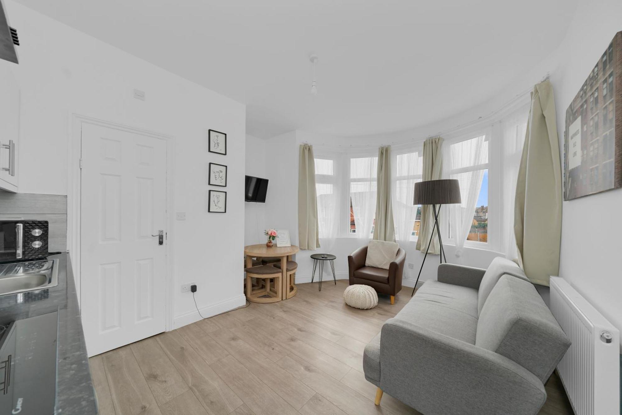 Startlet - On Elizabeth Line With Free Parking Londres