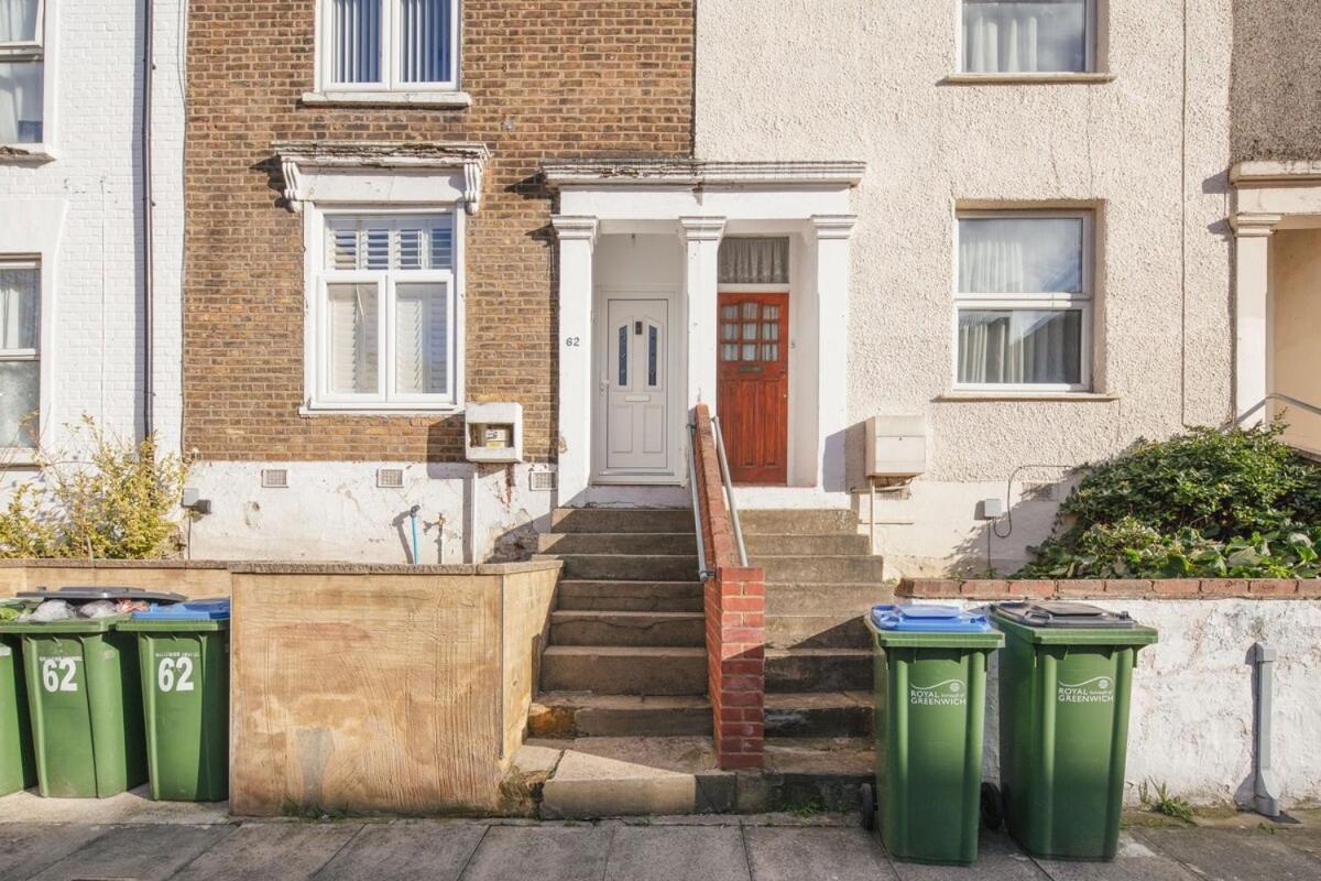 Spacious 3 Bedroom With Ps5 And Pool Table Near O2 Arena Canary Wharf And Elizabeth Line To Appartement Londres