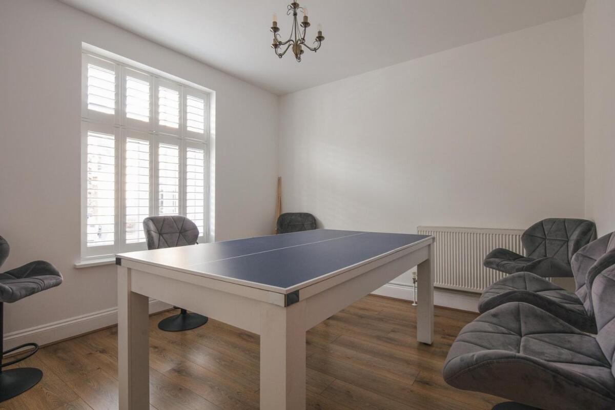 Spacious 3 Bedroom With Ps5 And Pool Table Near O2 Arena Canary Wharf And Elizabeth Line To Appartement Londres