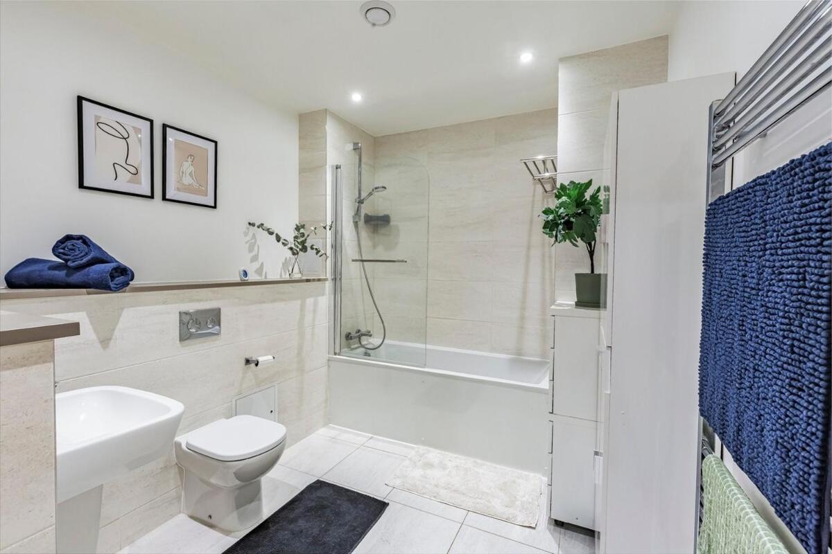 Cozy 2 Bedrooms, Devons Rd Dlr * Londres