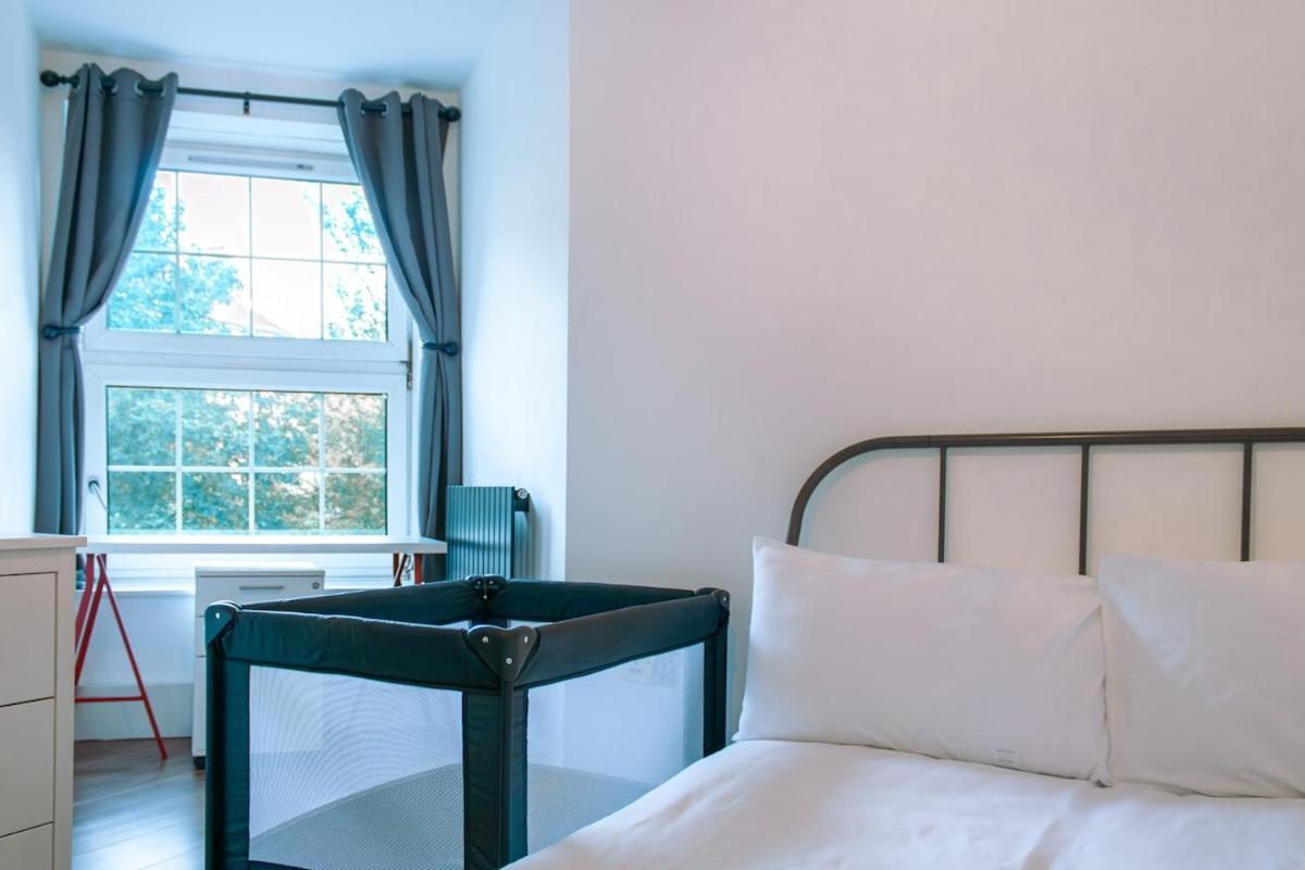 4-bedroom Flat Near Central, 2-min Walk To Metro Appartement *