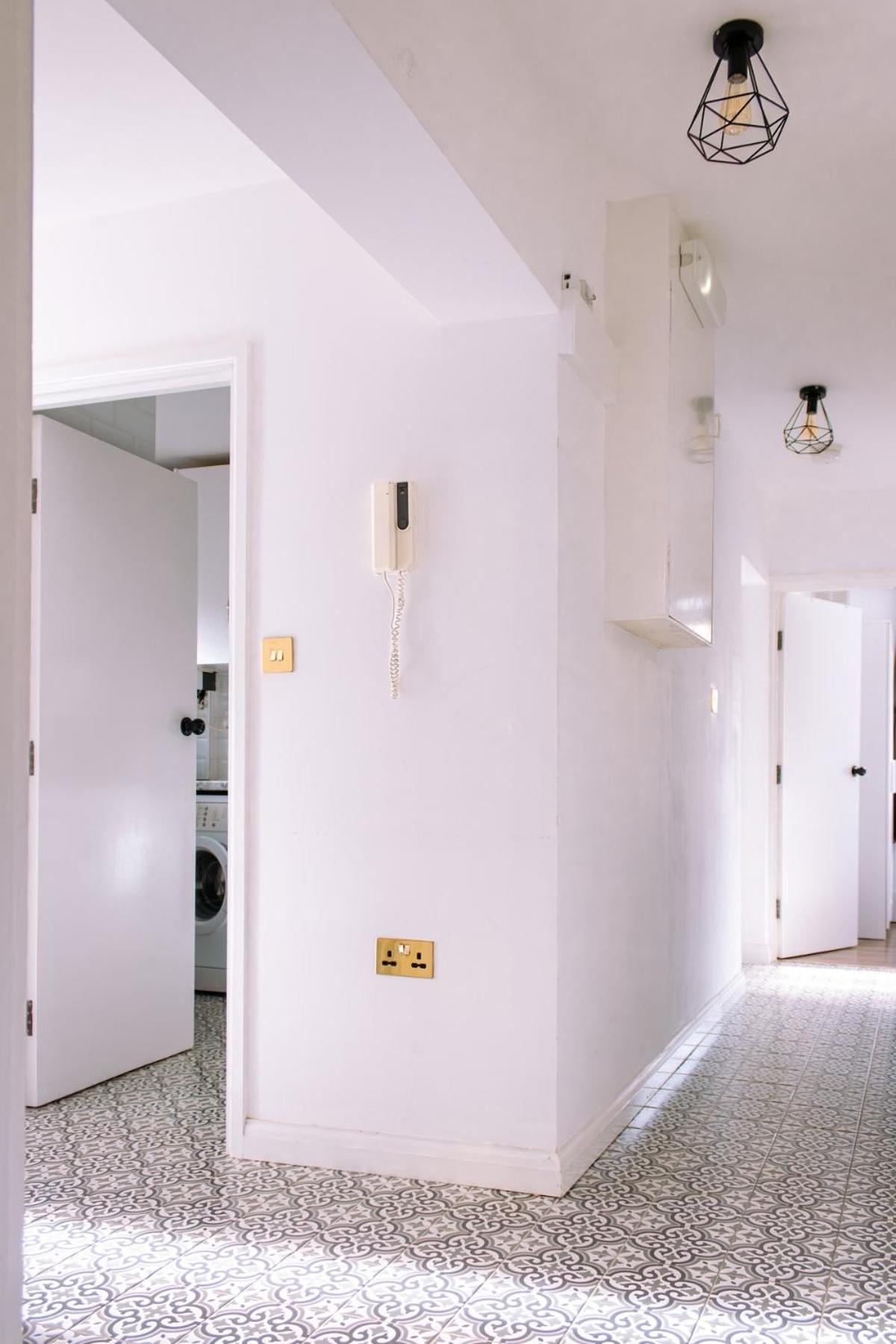 Appartement 4-bedroom Flat Near Central, 2-min Walk To Metro *