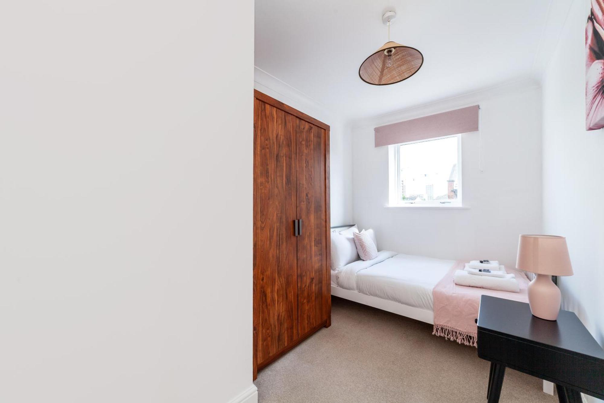 Cozy Welcoming 2br Flat Near Excel Centre Londres