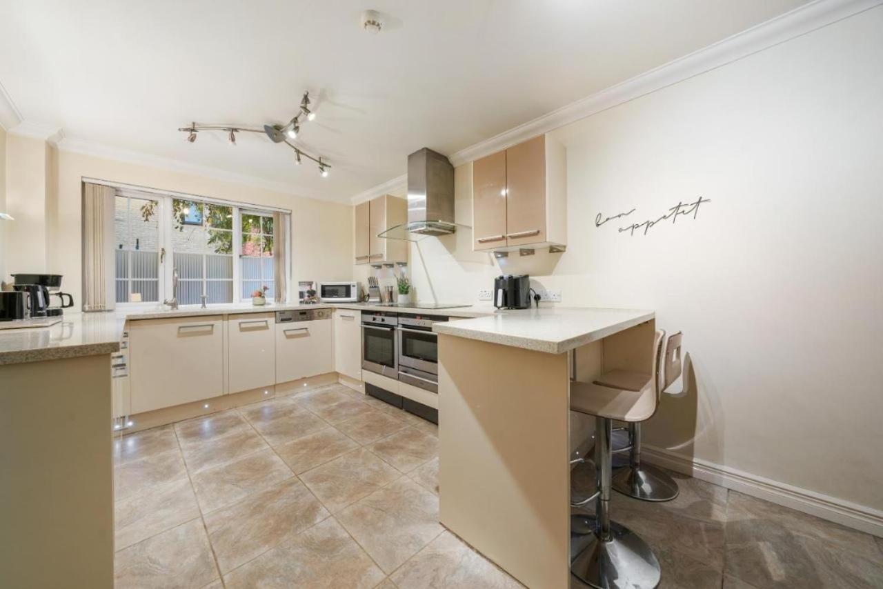 Three Bedroom House Near London Bridge Hébergement de vacances *