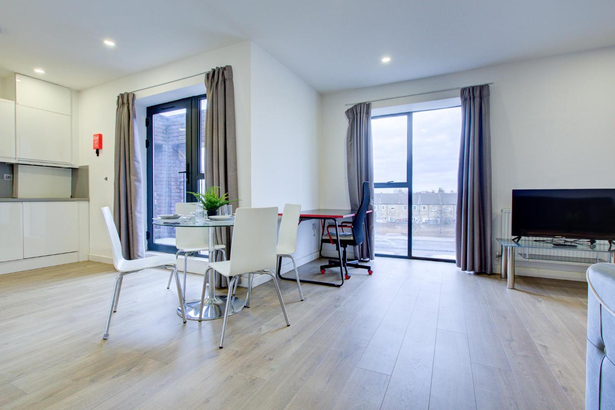 Canning Town 4-person Flat *