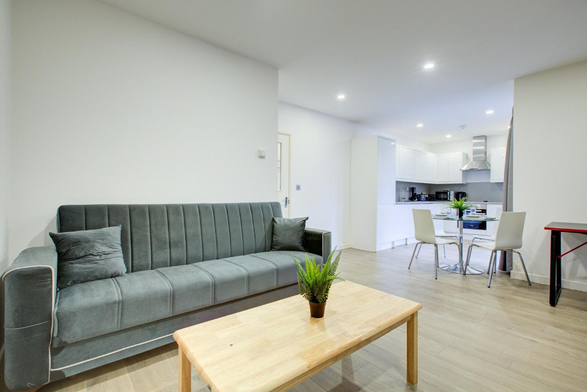 Canning Town 4-person Flat