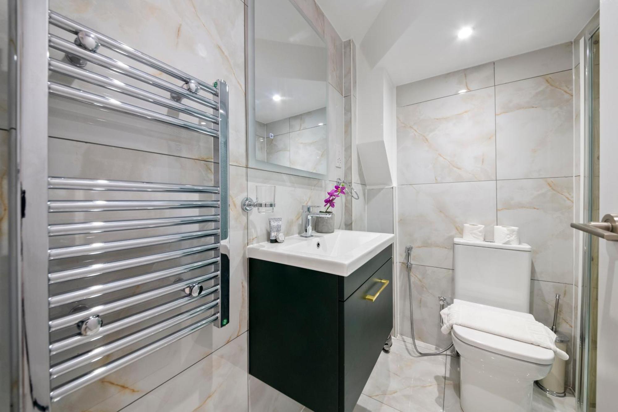 Сasa de vacaciones Convenient In Greenwich By 53 Degrees Property, Ideal For Long Stays, Location!