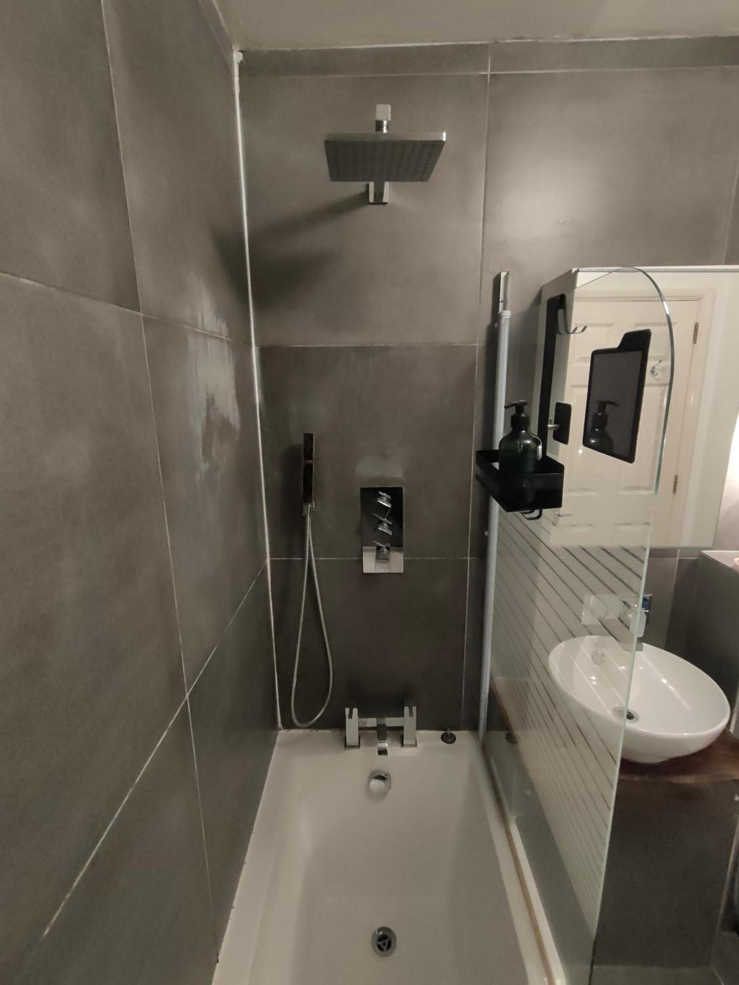 Free Parking 4 Beds Flat 15 Min Train To Victoria Bridge St Paul Cathedral * Londen