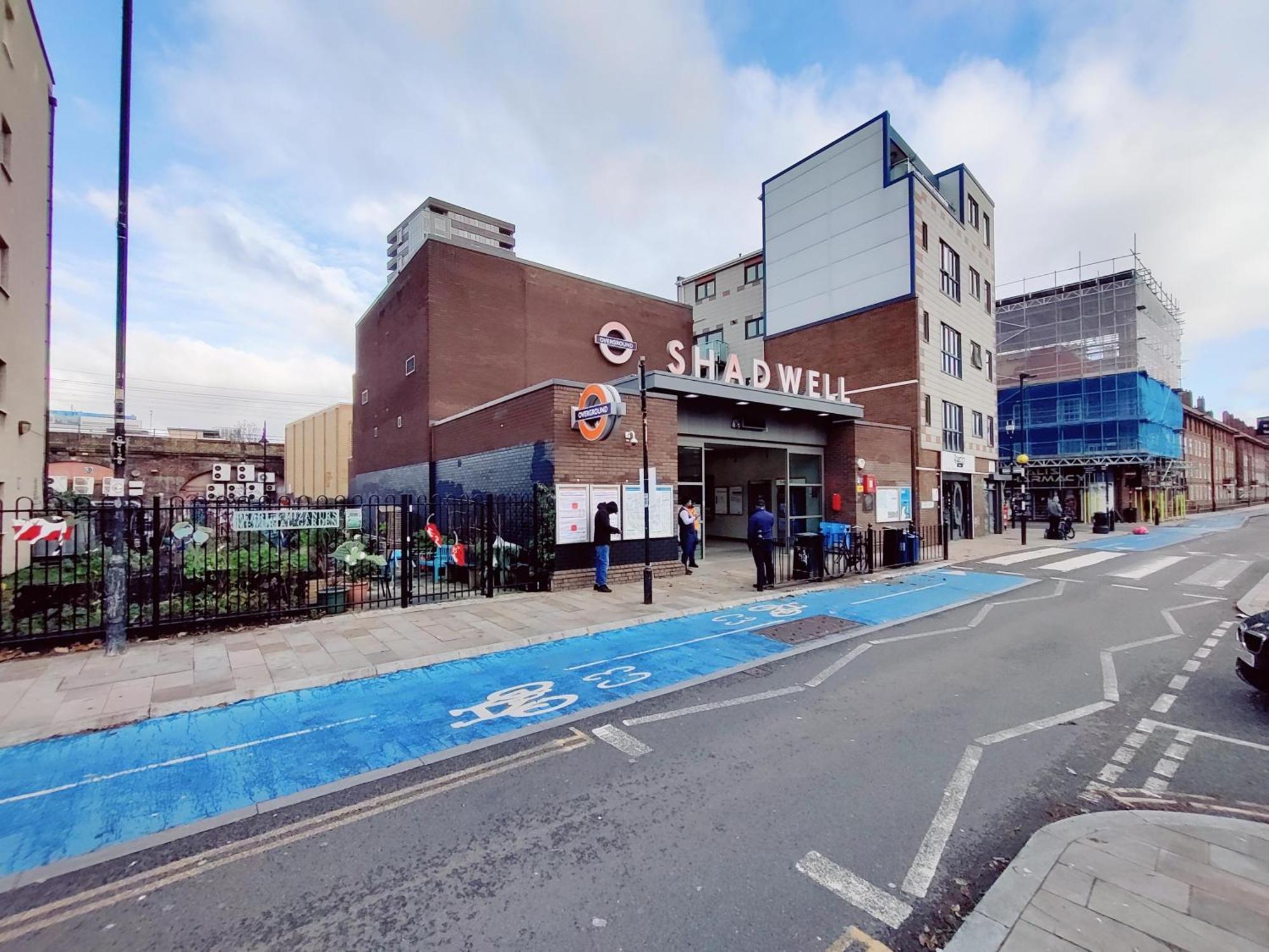 Spacious 3 Bedroom Whitechapel - 9 Mins From Tower Bridge With Free Parking & Garden Hébergement de vacances Londres