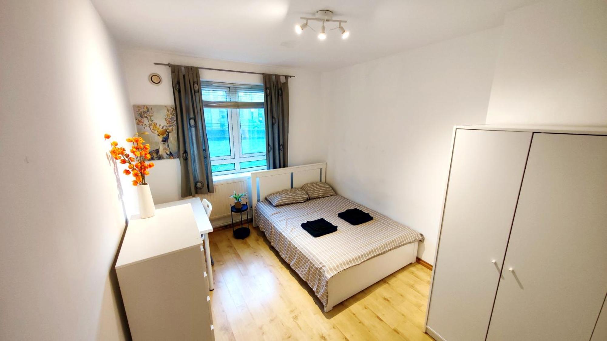 Spacious Flat With 2 To 3 Bedrooms In Londres