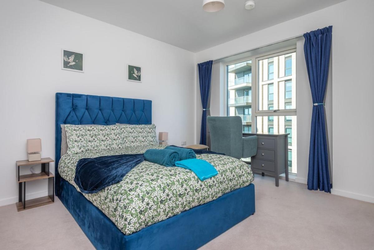 Luxury Effra Gardens, Canning Town 6 3bdr 2bth Apartment *