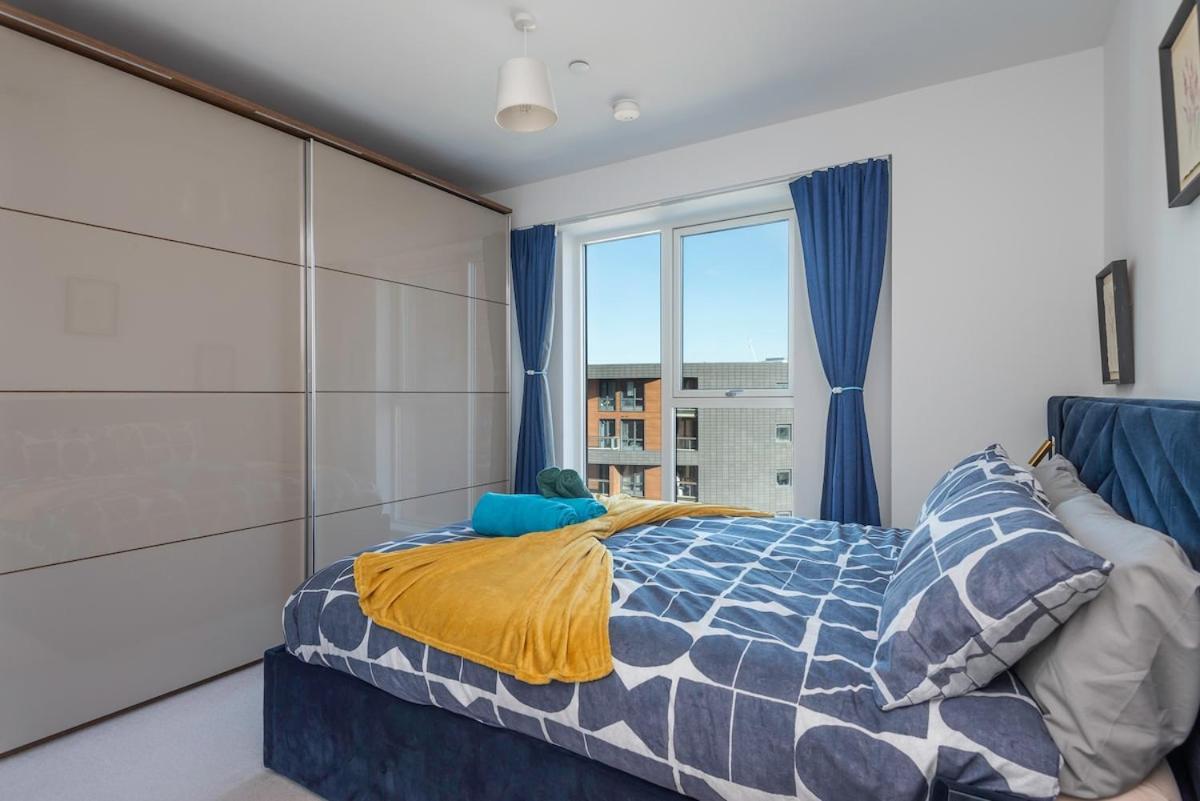 Luxury Effra Gardens, Canning Town 6 3bdr 2bth London
