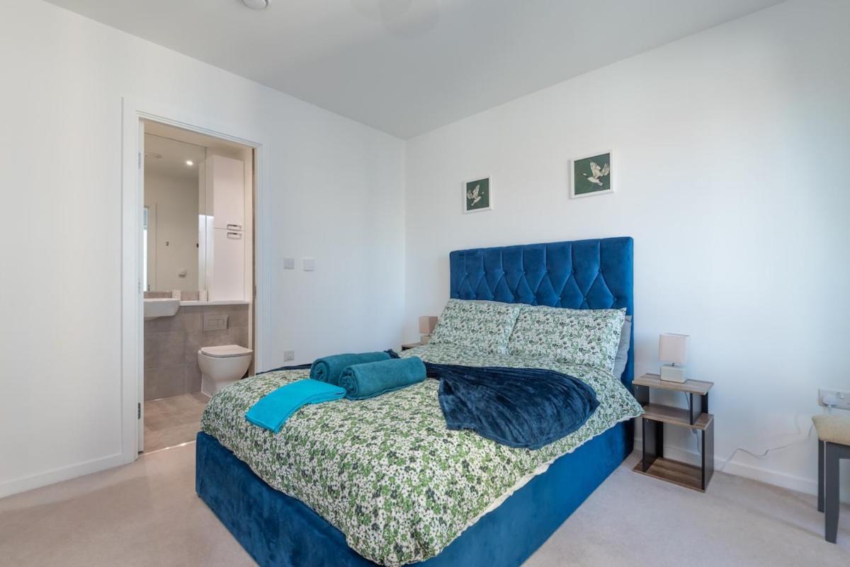 Luxury Effra Gardens, Canning Town 6 3bdr 2bth * London