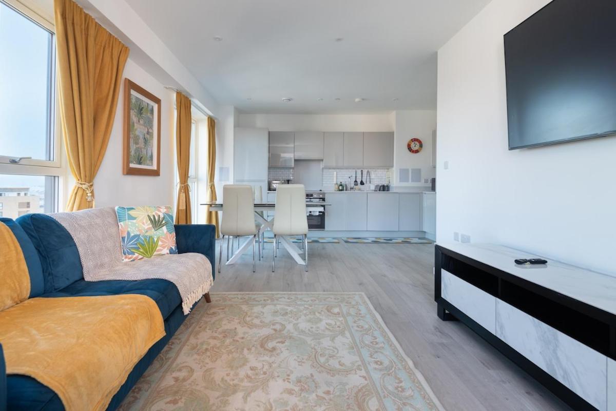 Luxury Effra Gardens, Canning Town 6 3bdr 2bth Apartment *