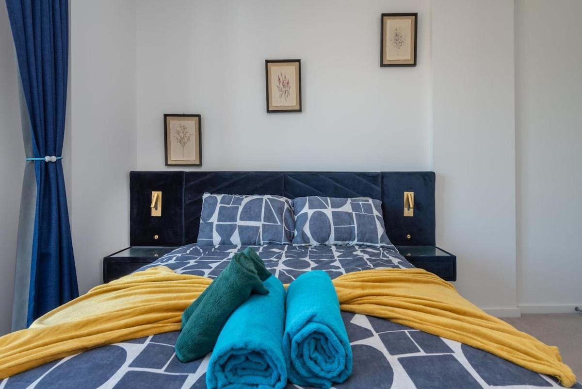 Luxury Effra Gardens, Canning Town 6 3bdr 2bth London