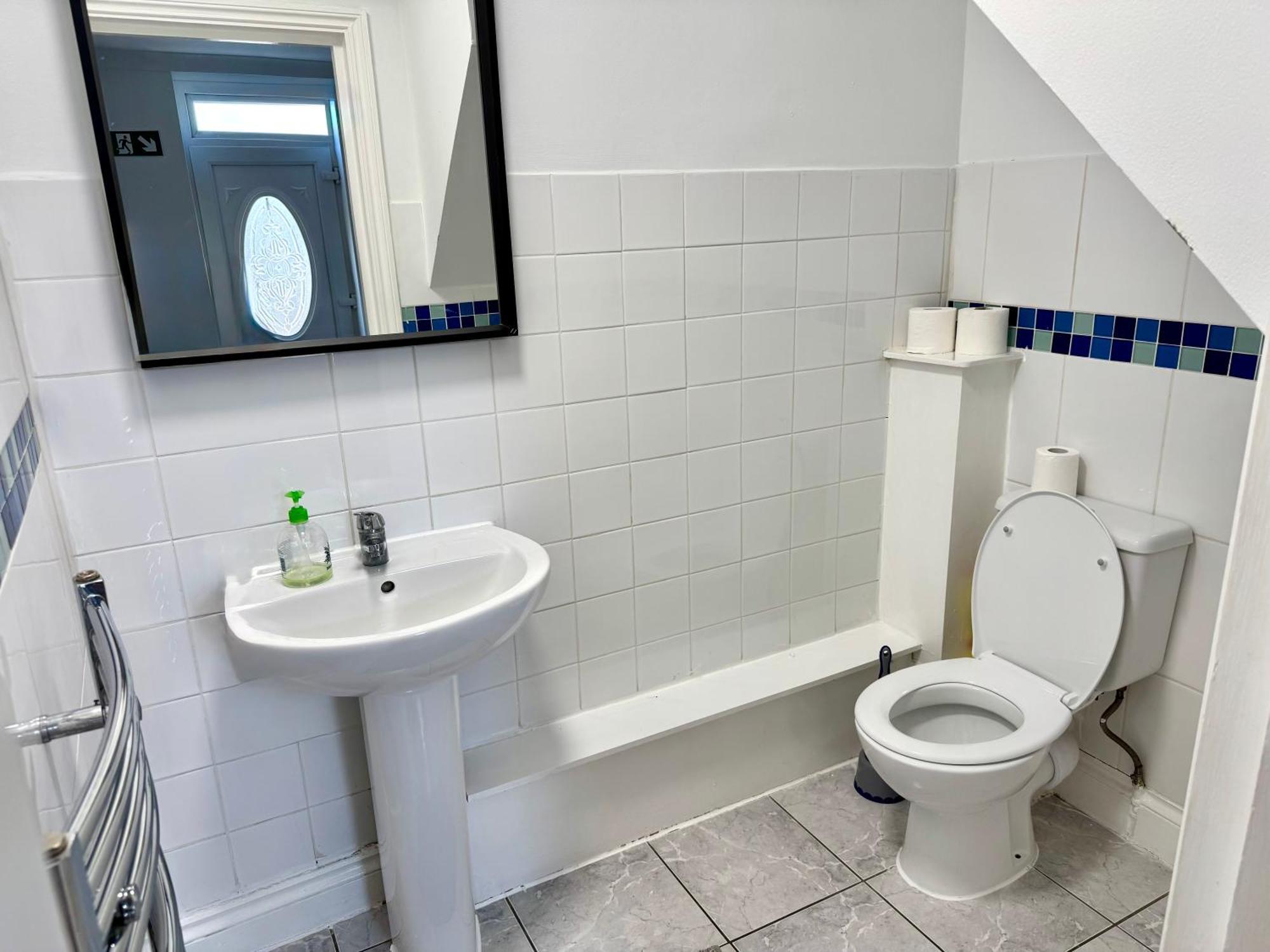 Apartamento 3 Bedrooms 3 Bathrooms Spacious House, Reception, Kitchen, Garden, Parking Londres