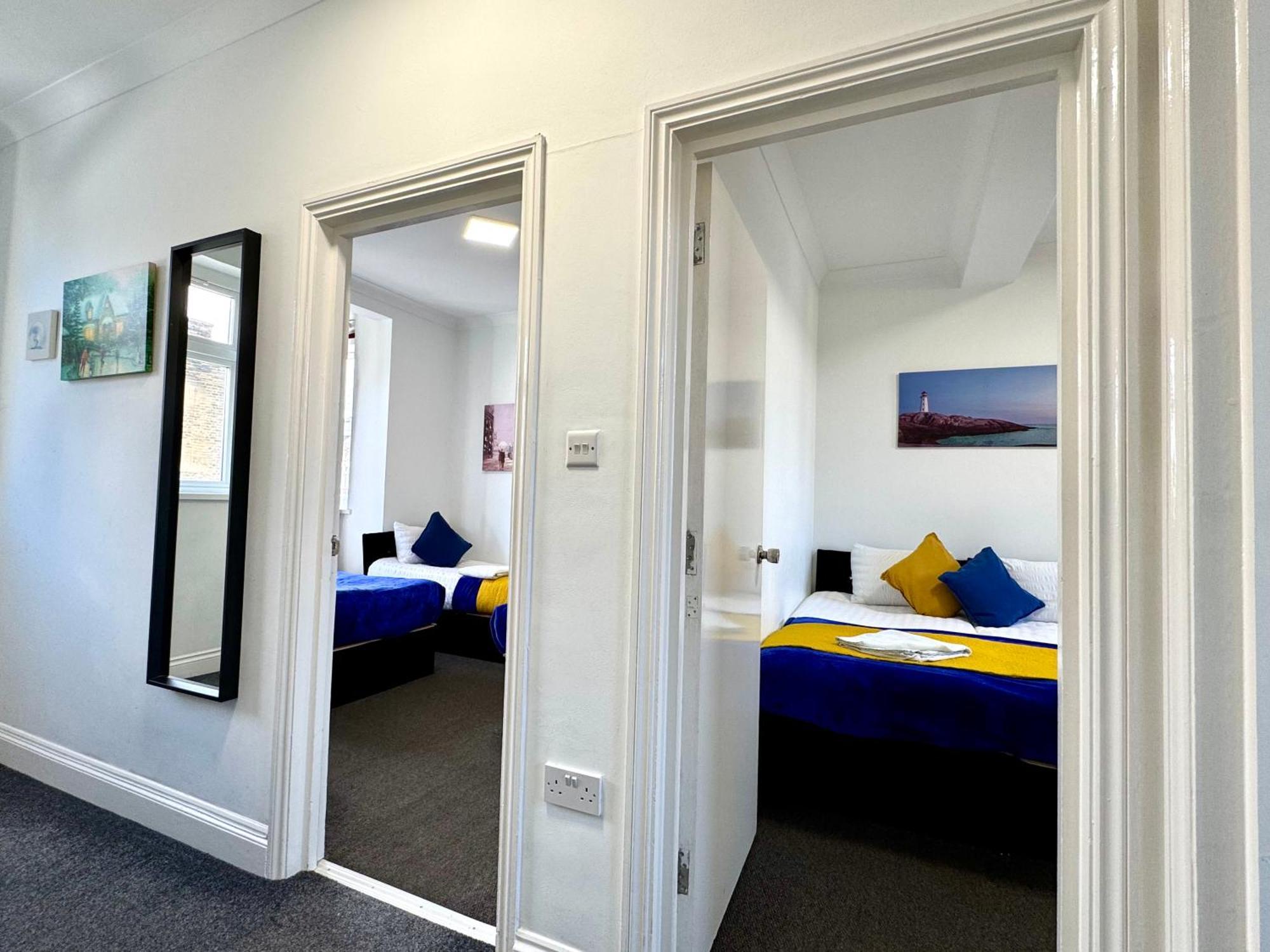3 Bedrooms 3 Bathrooms Spacious House, Reception, Kitchen, Garden, Parking Londres