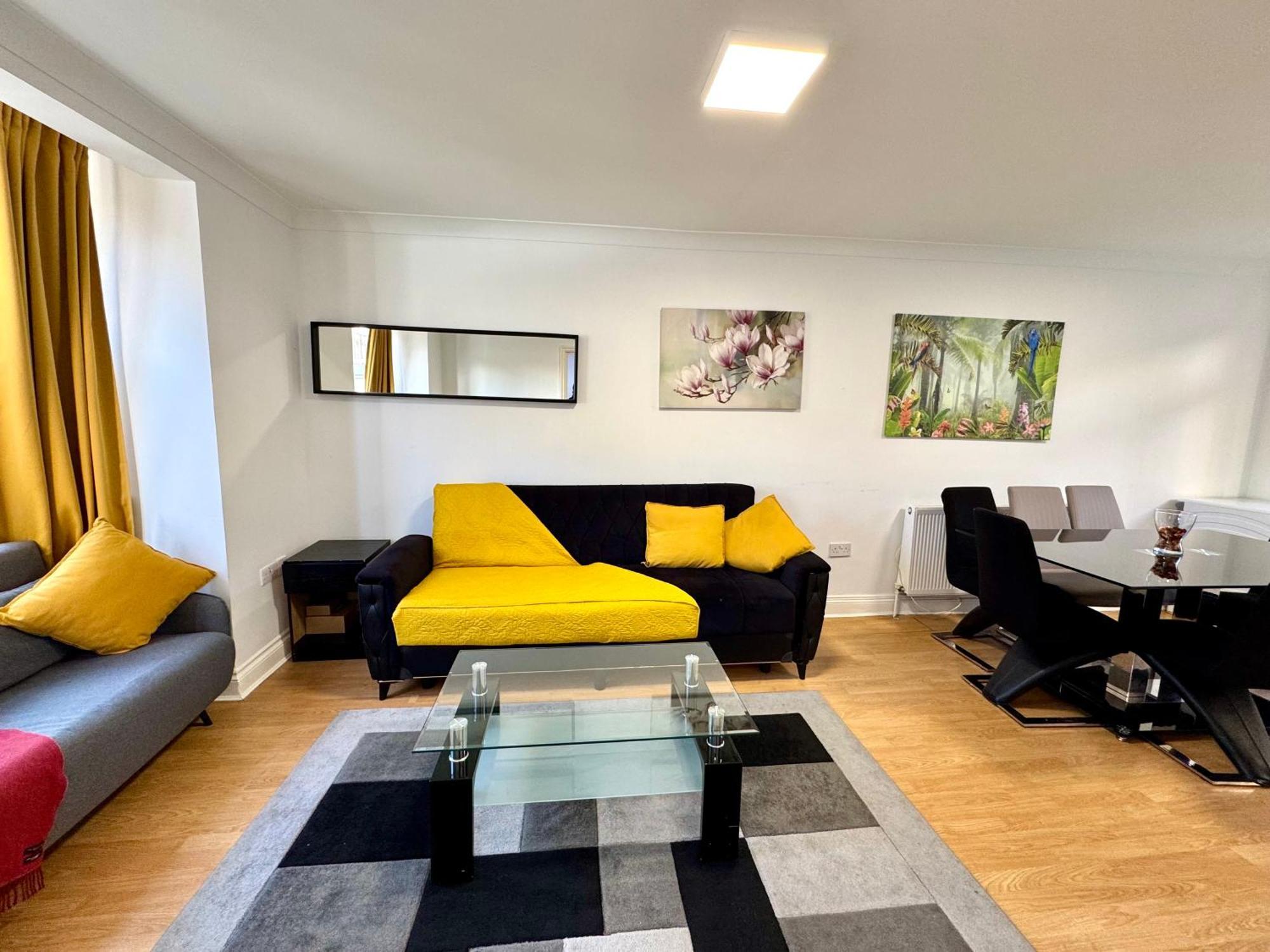 3 Bedrooms 3 Bathrooms Spacious House, Reception, Kitchen, Garden, Parking Apartamento Londres