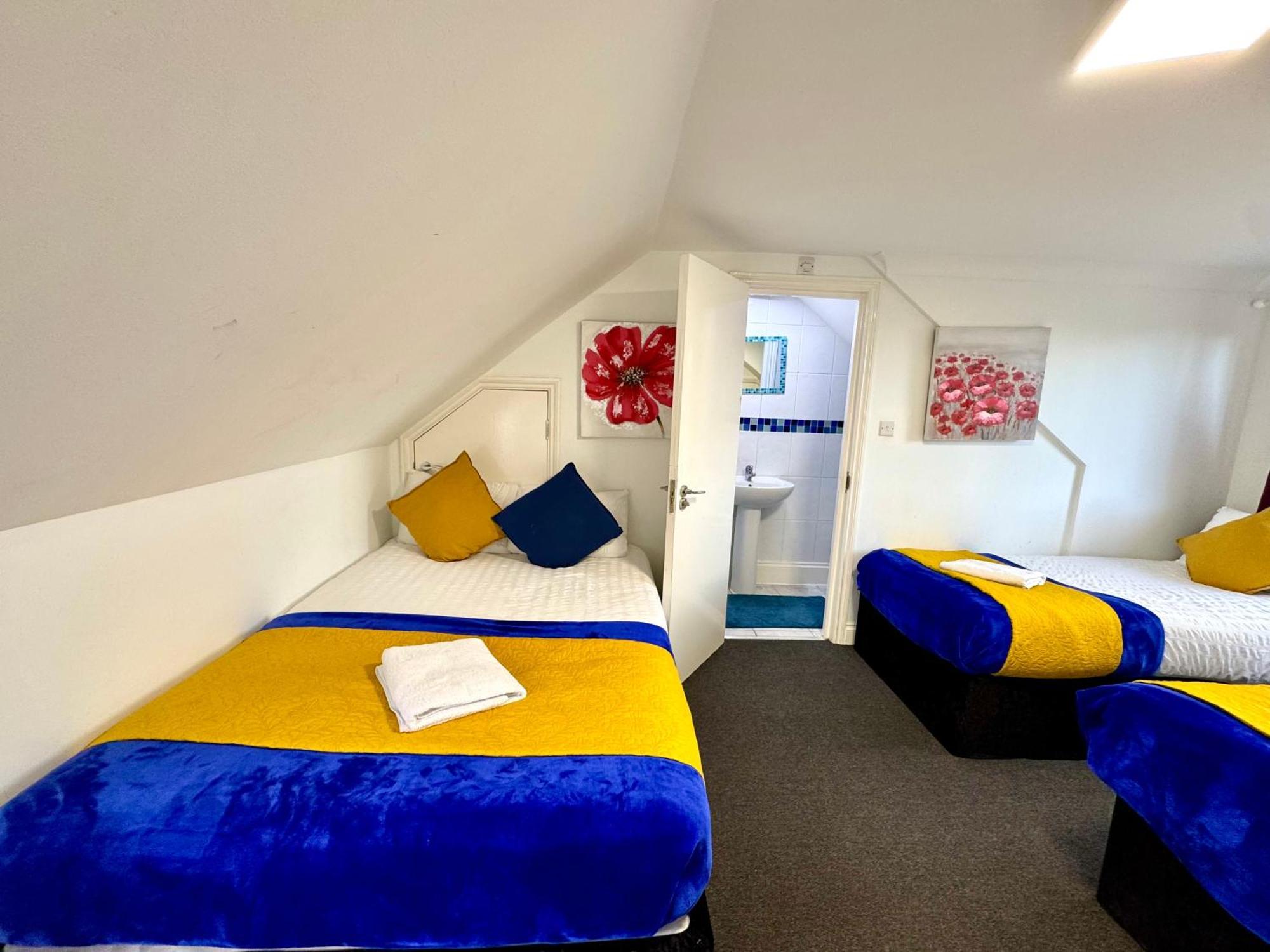 Apartamento 3 Bedrooms 3 Bathrooms Spacious House, Reception, Kitchen, Garden, Parking Londres